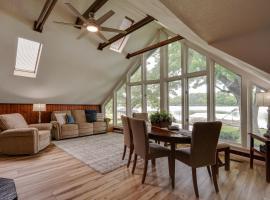 Lakefront St Marys Getaway with Boat Dock and Fire Pit，位于Southmoor Shores的酒店