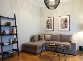 Prime location Athens Exec 2BD Apt by Live&Travel