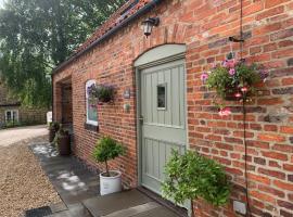 The Bolthole barn with wood-fired hot tub，位于Glentworth的度假短租房