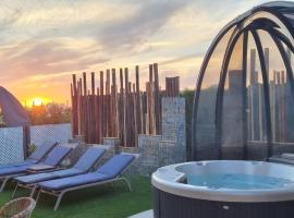 Sunset sea view & garden Spa Cala Tarida 6p max，位于卡拉塔瑞达的度假短租房