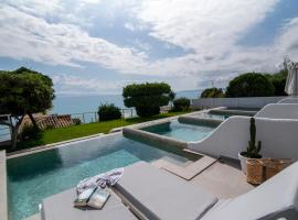 White Suites Resort- Adults Only Hotel，位于阿菲托斯的酒店