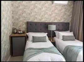 Cronin Luxury Accommodation Room 1