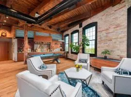 Exquisite One-of-a-Kind 3BDR Penthouse Condo in Downtown TC