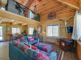 Mountain Cabin in Wyoming Range Scenic and Remote!，位于Kemmerer的酒店