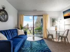 Beautiful Lake View Studio Condo at The Shores