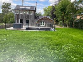 Rustic Chalet Near Spa Town，位于雅莱的酒店