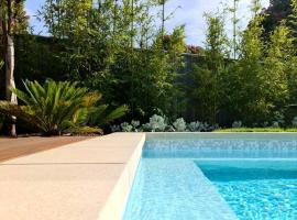 Bella Beach Resort - An Oasis on the Bellarine with heated pool，位于圣伦纳兹的酒店