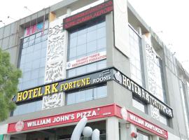 HOTEL RK FORTUNE，位于艾哈迈达巴德的酒店