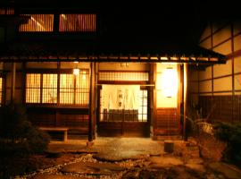Kazeya，位于高山Nakao Kamakura Festival附近的酒店