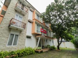 RedDoorz Syariah near Prasetya Mulya Cilandak campus，位于雅加达的酒店