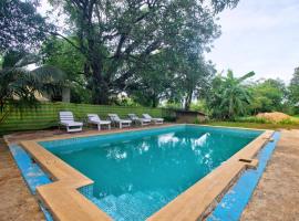 Goa Garden 6BHK Villa with Private Pool Near Baga，位于莫尔穆冈的别墅