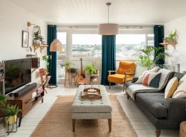 Number 4 - Stylish 1 bedroom house in Truro, Cornwall，位于特鲁罗的酒店