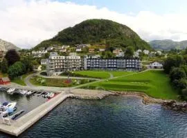 Nær Prekestolen(Pulpitrock)Trolltunga og Gullingen