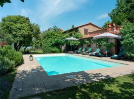 Podere Belvedere 6, Emma Villas，位于蒙特瓦尔基的酒店