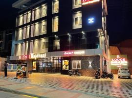 Hotel RAJDHANI，位于门格洛尔的酒店