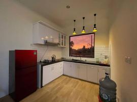 SYARIAH - Cozy 3BR House - 8min From City Centre by Sakura，位于Krawang的酒店