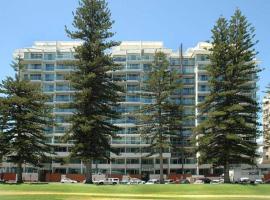 Liberty bay holiday Spacious two bedroom, two bathroom with sea views，位于格莱内尔格的酒店