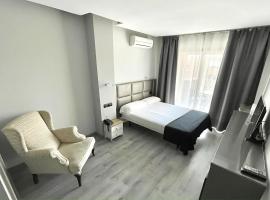 Hotel ParqueMar，位于瓜尔达马尔·德尔·塞古拉的酒店