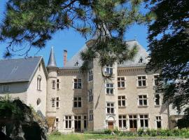 Gîte du Chateau de Saint-Geoire，位于Saint-Geoire-en-Valdaine的低价酒店