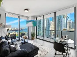 Corner condo w/ Unrivaled views