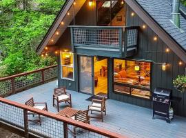 Bellingham A-Frame - Hot tub & Firepit，位于贝灵厄姆的乡村别墅