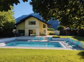 Villa tout confort proche lac, piscine et jacuzzi，位于杜萨尔的酒店