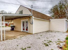 Greenwood Getaway Apartment，位于格林伍德的酒店