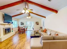 Lake Livingston Hideaway: Peaceful Waterfront Home