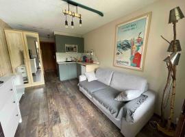 Studio refait à neuf avec balcon - Famille - Parking couvert，位于尚鲁斯的酒店