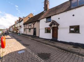 Bewdley River Cottage - Free private gated parking for 2 cars - River front location，位于布由德利的酒店