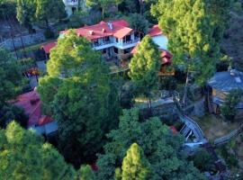 The Nature's Green Resort, Bhimtal, Nainital，位于奈尼塔尔的酒店