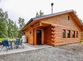 Welcoming Wasilla Cabin with Patio!，位于瓦西拉的酒店