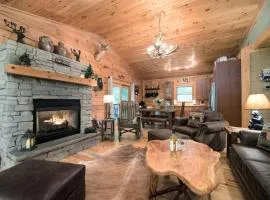 Fire Pit and Views Highlands-Cashiers Area Cabin!