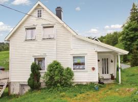 3 Bedroom Beautiful Home In Dale I Sunnfjord，位于Gjølanger的宠物友好酒店