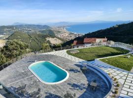 Tenuta Croce Appartamento Karol-Piscina-Vista Mare，位于萨莱诺的公寓