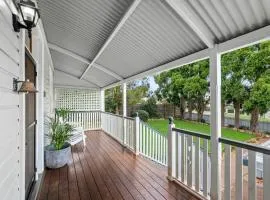 Belle Vue Cottage - East Toowoomba