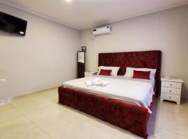 Habitaciones AlojaT MIMOS diagonal al hotel oro verde，位于马查拉的旅馆