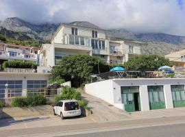 Apartments and rooms with parking space Tucepi, Makarska - 5263，位于图彻皮的酒店