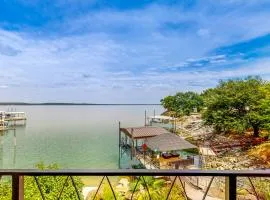 Luxe Lake 6 BR with Stunning Views and Hot Tub