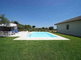 Accogliente villa con piscina，位于卡尔塔吉罗的别墅