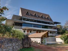 Thenmala Ecoresort - The First and the Best，位于PunalūrPalaruvi Waterfall附近的酒店