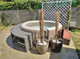 Casa con piscina y jacuzzi，位于庞特维德拉的酒店