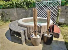 Casa con piscina y jacuzzi