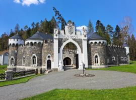 Hrad Kunzov Boutique Hotel & SPA & Restaurant，位于Rad&iacute;kov的Spa酒店