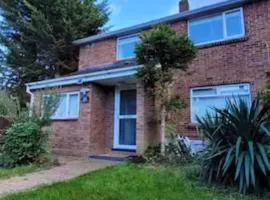 4 Bedroom 4 En Suite House Close to A5 & Whipsnade