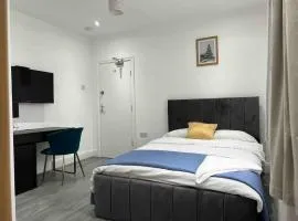 Inviting 2-Bed Apartment in Ilford