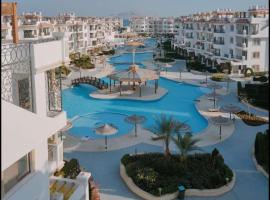 Sharm Hills Aqua park Resort，位于沙姆沙伊赫的公寓式酒店