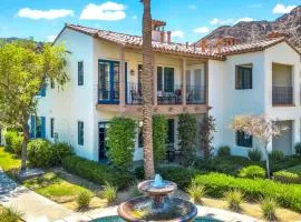 LV009 Private Upstairs Studio w Mountain Views