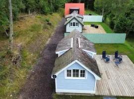 1Lochness glam lodges