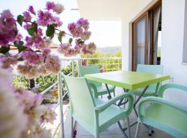 Flat w Nature View Balcony 1 min to Beach in Datca，位于达特恰的公寓